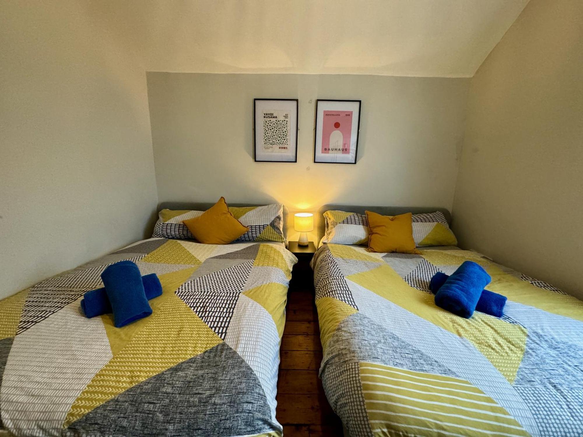 Large Citycentre Townhouse & Hot Tub, Pool Table And Offroad Parking Κάρντιφ Εξωτερικό φωτογραφία