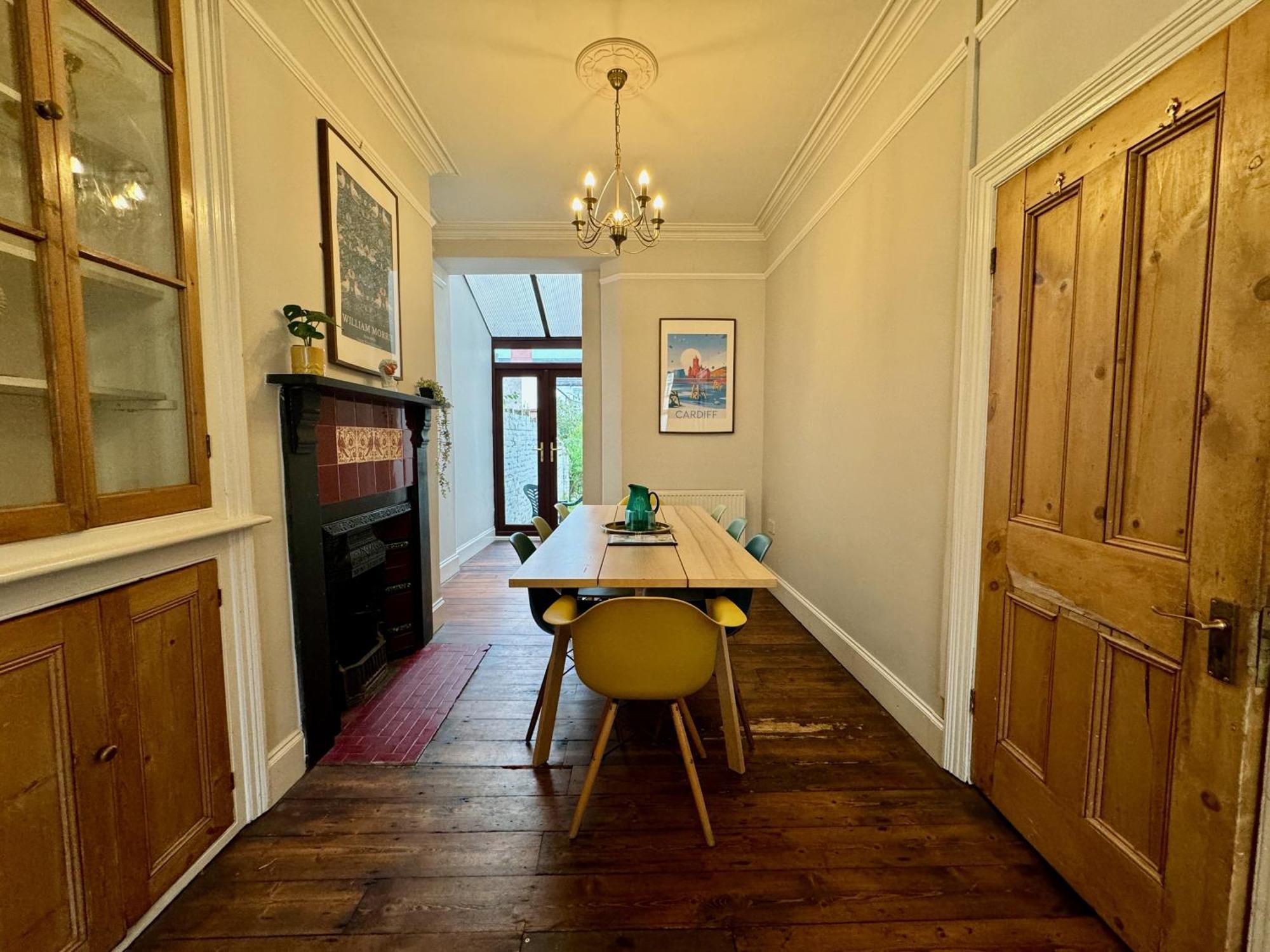 Large Citycentre Townhouse & Hot Tub, Pool Table And Offroad Parking Κάρντιφ Εξωτερικό φωτογραφία