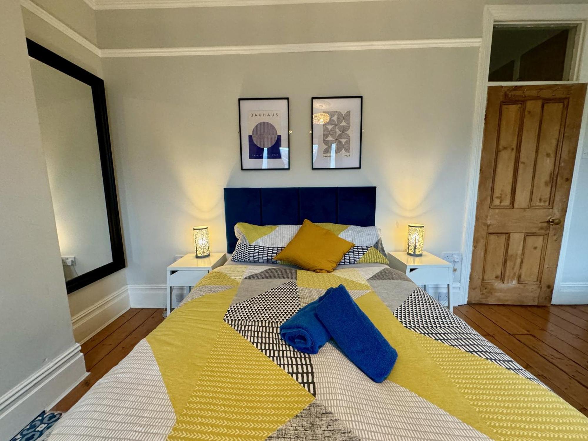 Large Citycentre Townhouse & Hot Tub, Pool Table And Offroad Parking Κάρντιφ Εξωτερικό φωτογραφία