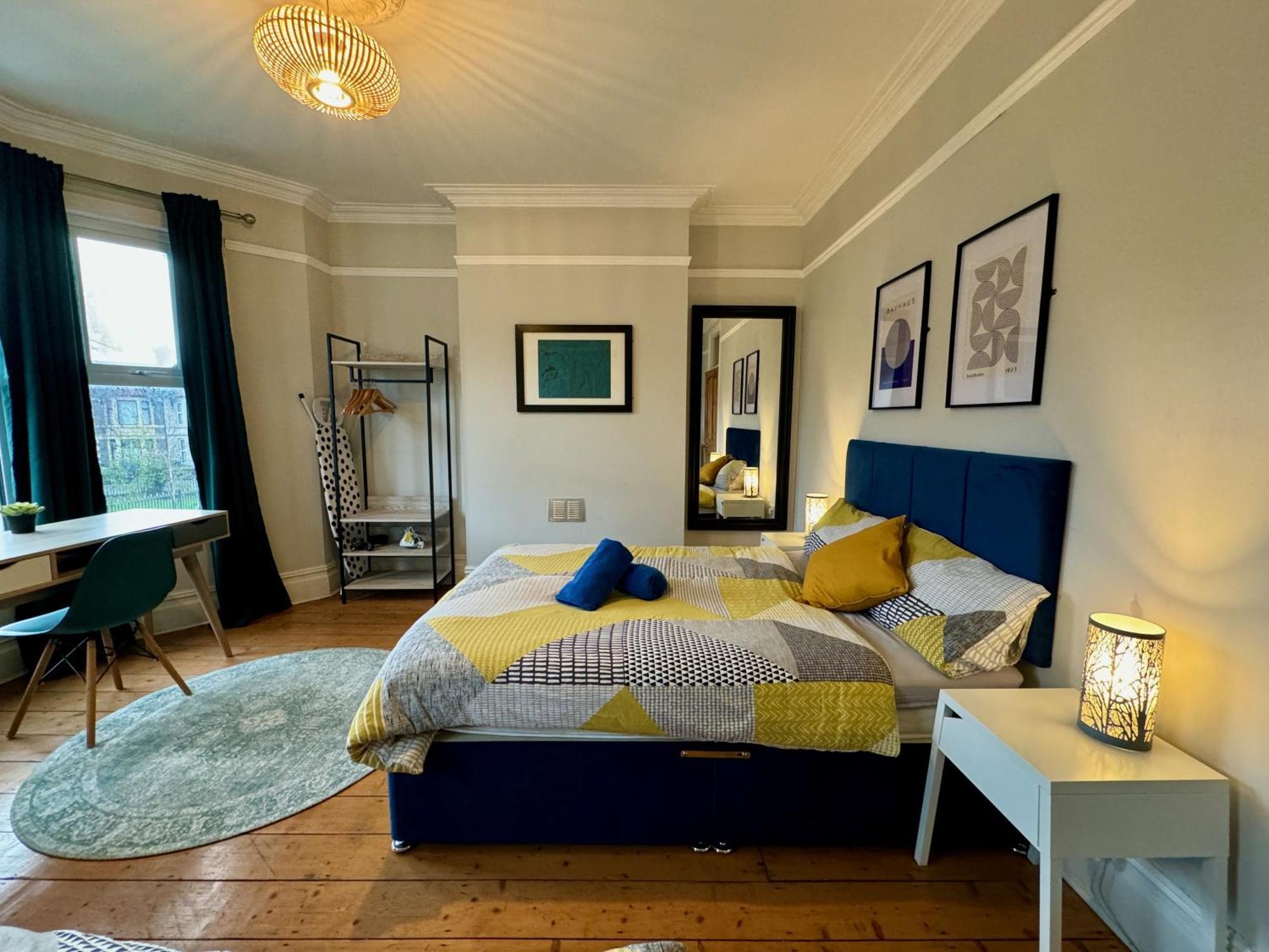 Large Citycentre Townhouse & Hot Tub, Pool Table And Offroad Parking Κάρντιφ Εξωτερικό φωτογραφία