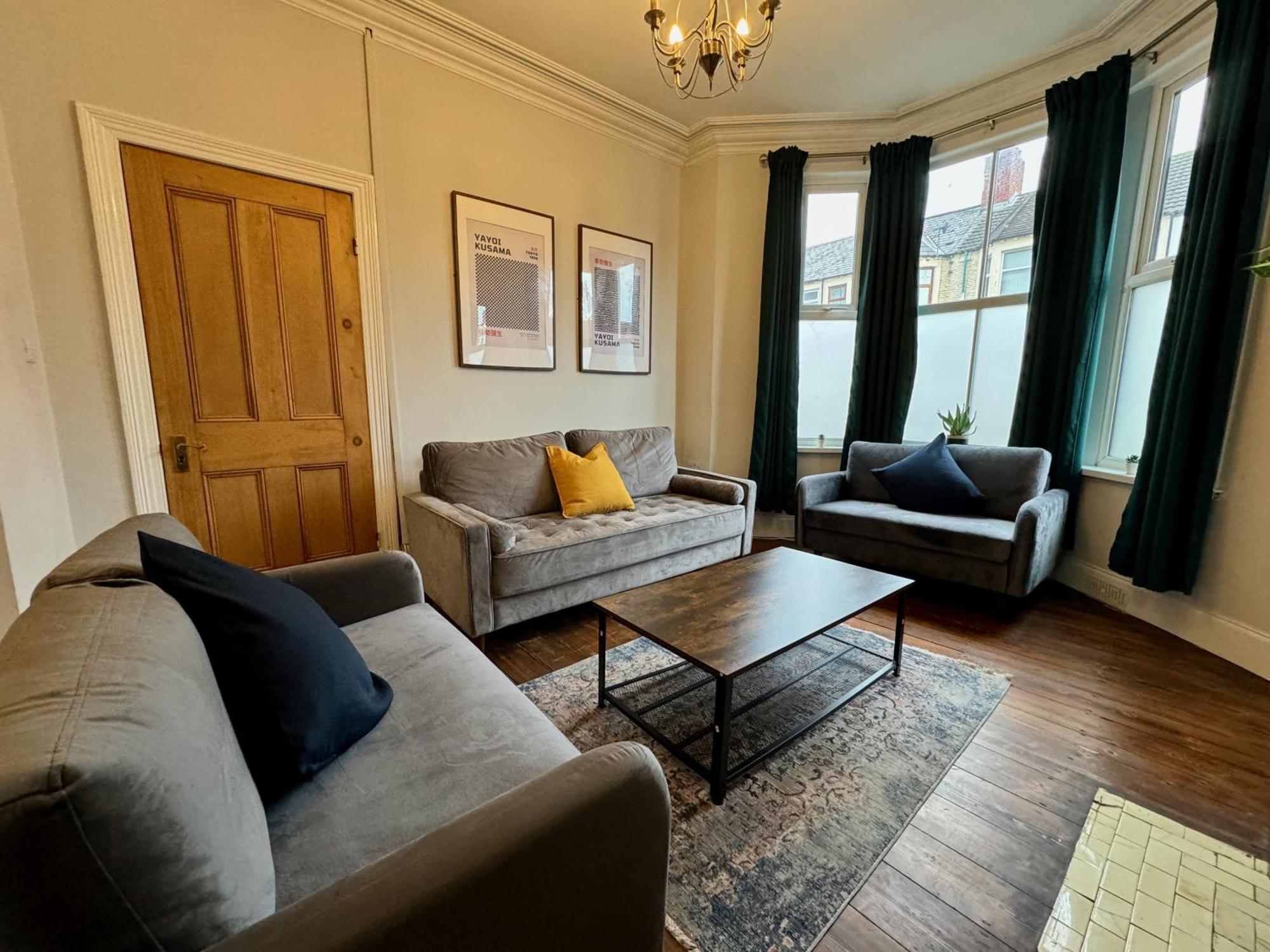 Large Citycentre Townhouse & Hot Tub, Pool Table And Offroad Parking Κάρντιφ Εξωτερικό φωτογραφία