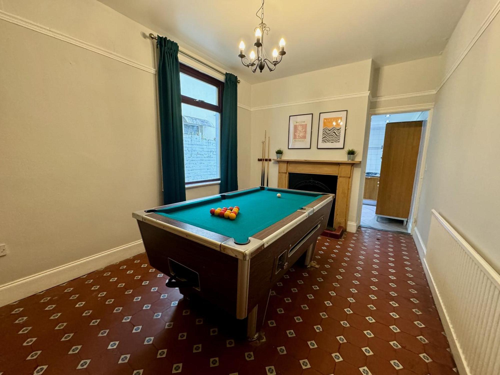 Large Citycentre Townhouse & Hot Tub, Pool Table And Offroad Parking Κάρντιφ Εξωτερικό φωτογραφία