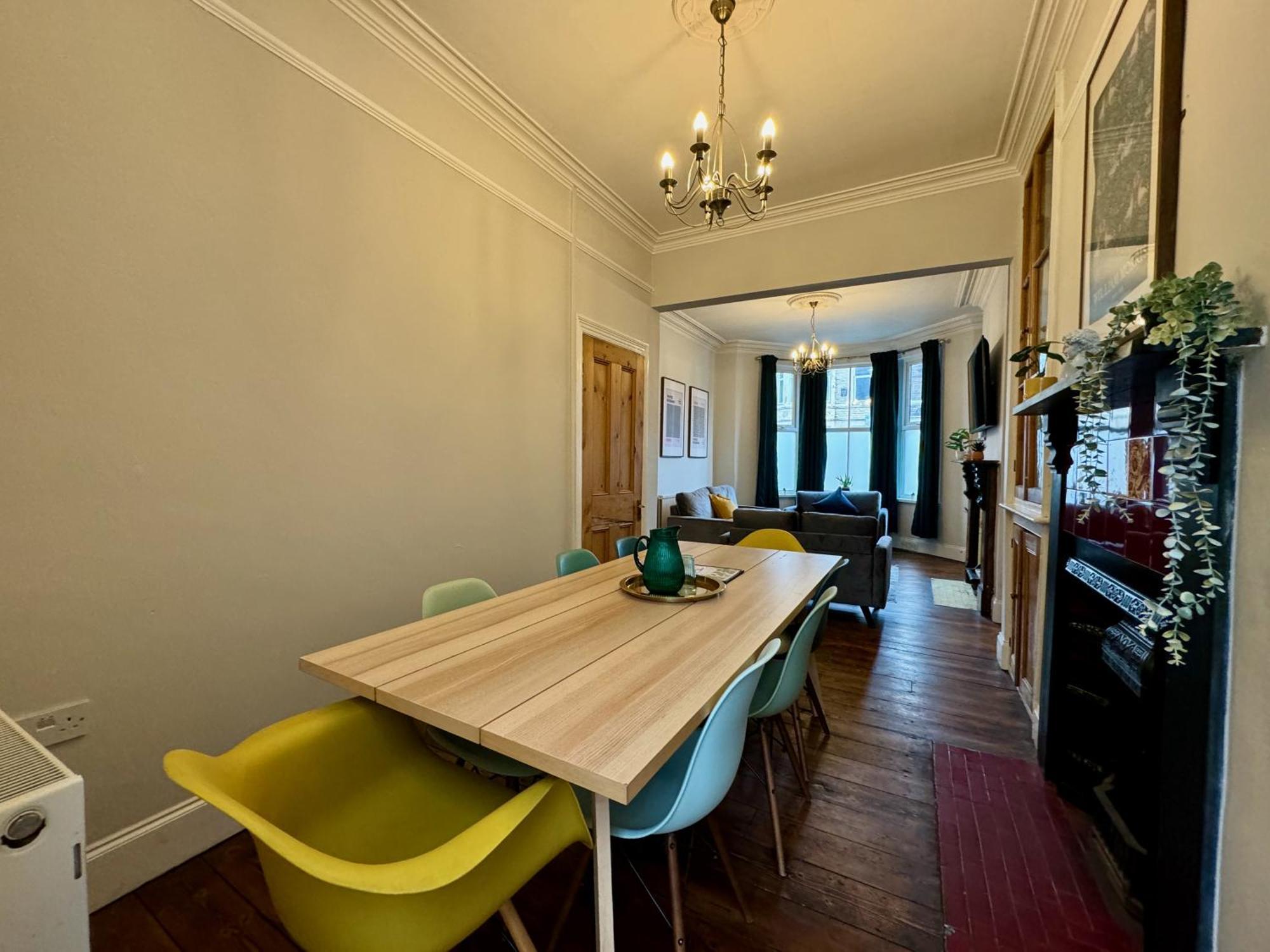 Large Citycentre Townhouse & Hot Tub, Pool Table And Offroad Parking Κάρντιφ Εξωτερικό φωτογραφία