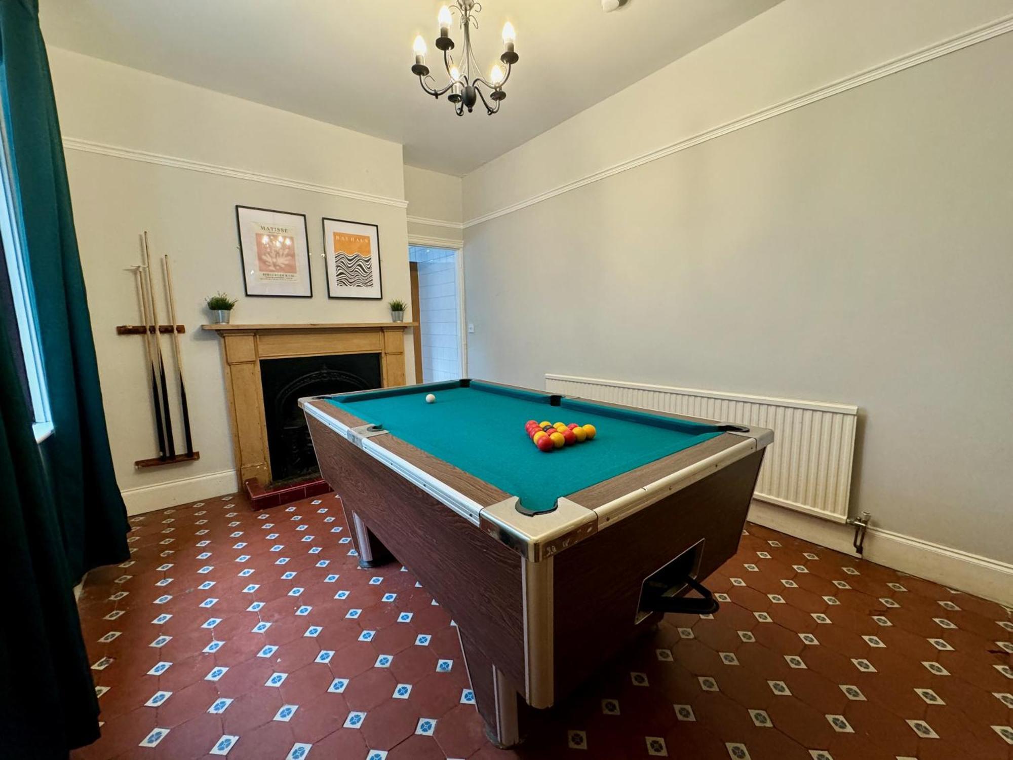 Large Citycentre Townhouse & Hot Tub, Pool Table And Offroad Parking Κάρντιφ Εξωτερικό φωτογραφία