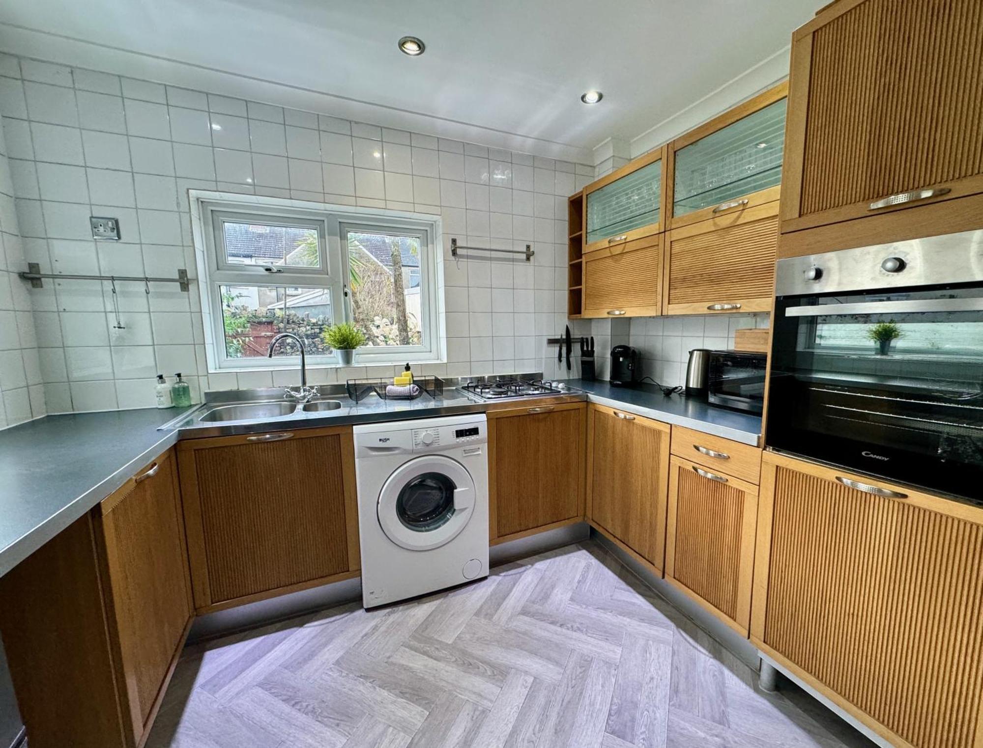 Large Citycentre Townhouse & Hot Tub, Pool Table And Offroad Parking Κάρντιφ Εξωτερικό φωτογραφία
