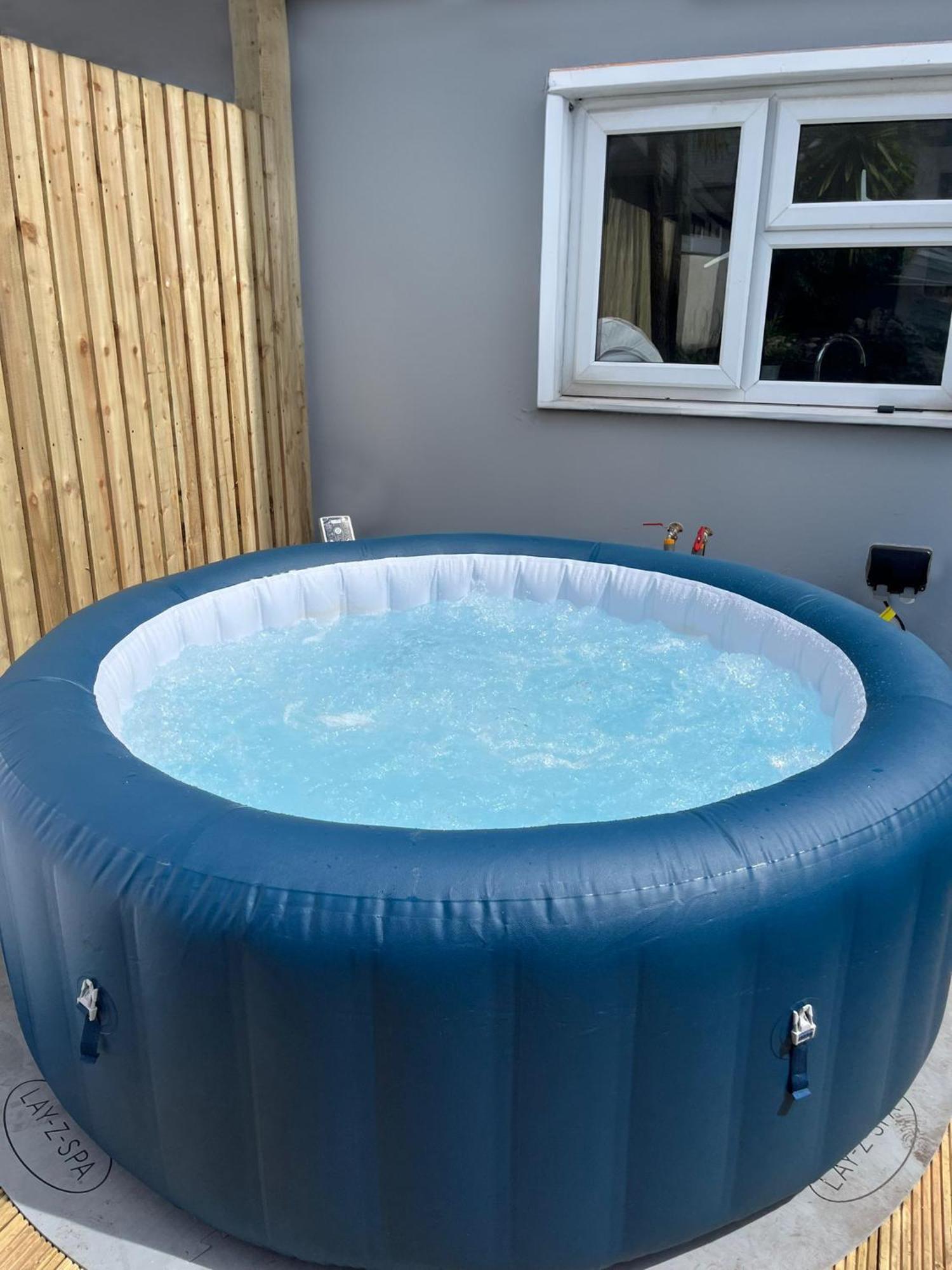 Large Citycentre Townhouse & Hot Tub, Pool Table And Offroad Parking Κάρντιφ Εξωτερικό φωτογραφία